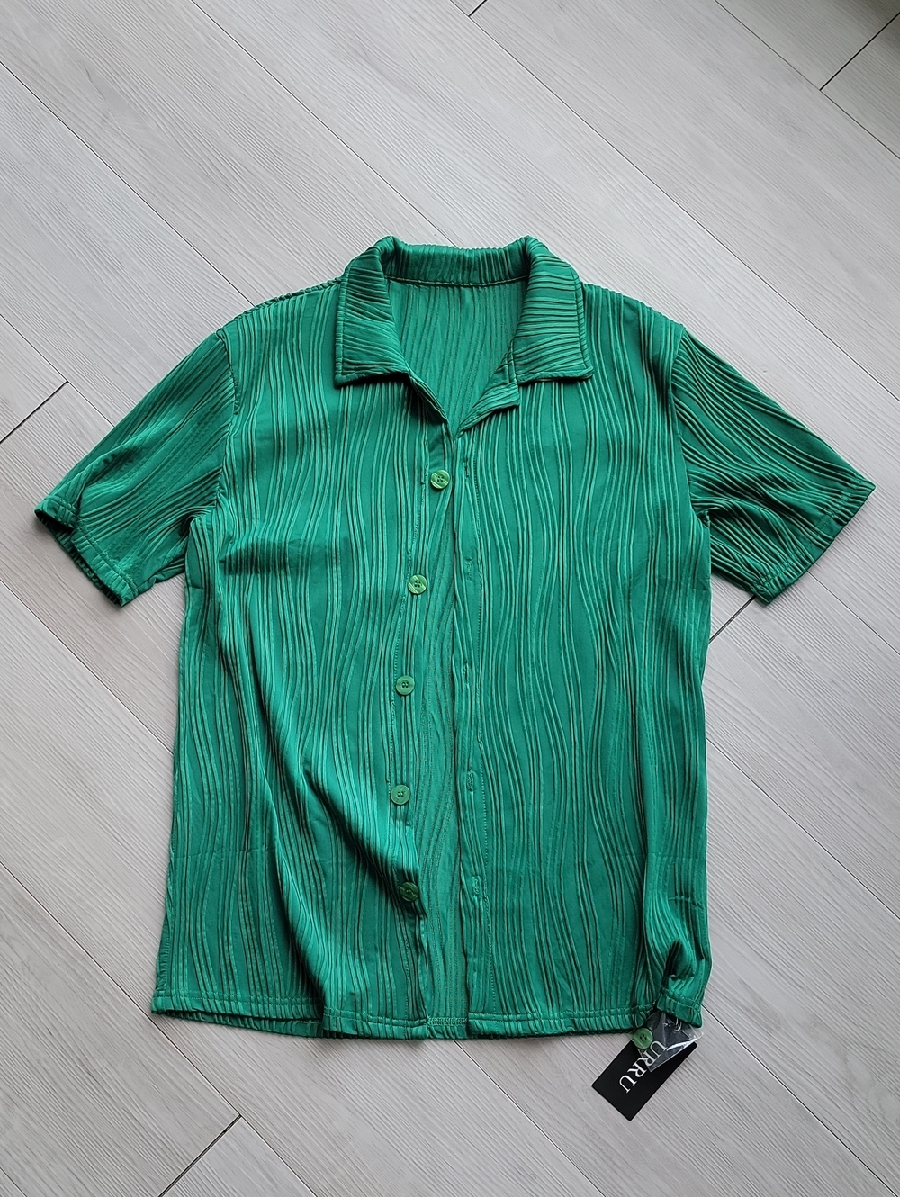 Green Textured Short-Sleeve Button-Up Shirt